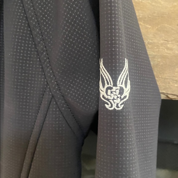 Black and silver ski jacket with detachable fur hat and zippered pockets. Large - Picture 4 of 16